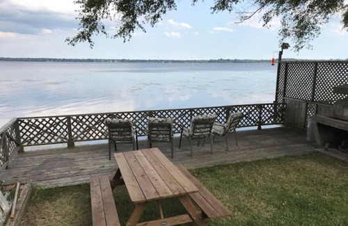 Trenton House | Cottage on the Bay of Quinte