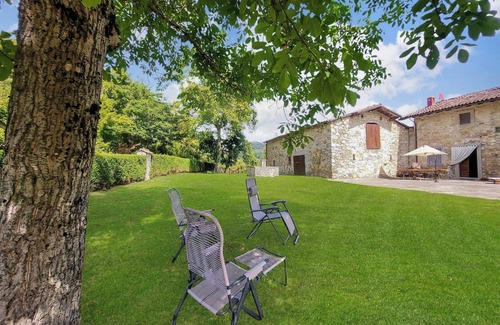 Piazza al Serchio Villa | Cottage, private pool, beautiful mountain views, WIFI, walk to restaurant
