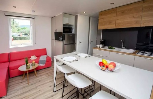 Cabrieres-dʼAigues House | Cottage Provence - 33m² - 3 bedrooms (5 adults and 1 child) 5 to 6 persons - 5 pers. included in the price