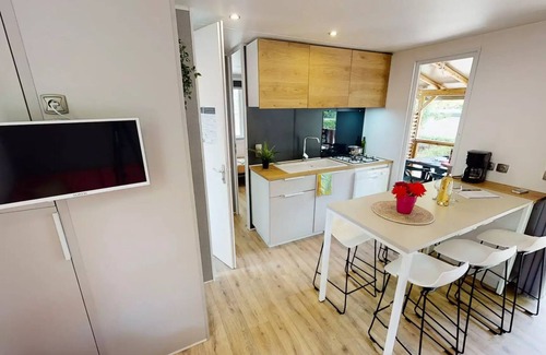Cabrieres-dʼAigues House | Cottage Provence - 33m² - 3 bedrooms (5 adults and 1 child) 5 to 6 persons - 5 pers. included in the price