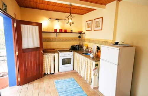 Farta Vacas Cottage | Cottage "Quinta das Achadas - Mimosa" with Pool, Wi-Fi, Terrace & Garden