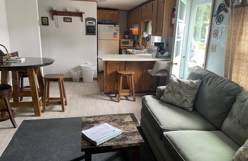 Cape Vincent House | Cottage Rental with Water View