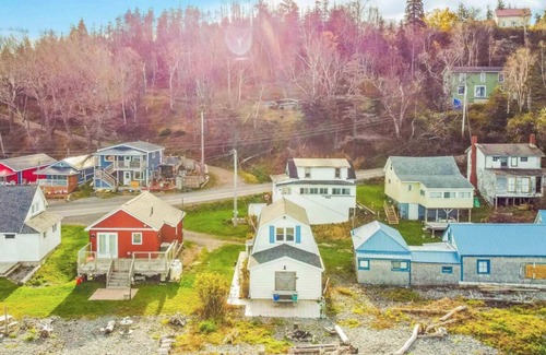 Harbourville Cottage | Cottage right on the beach, and part of an authentic fishing village
