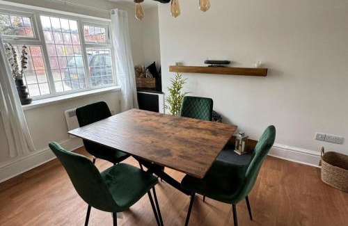 Middlewich House | Cottage - Sleeps 4 - Pets Ok - Patio - Parking