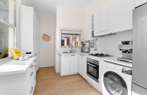 Manly Apartment | Cottage-style Unit on Manly Beach