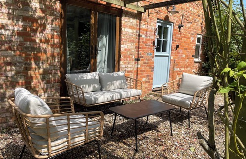 Henley Cottage | Cottage With Beautiful Garden, 7 Mins From Henley-on-thames
