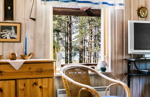 Kristinehamn House | Cottage with lake view over Lake Kväggen