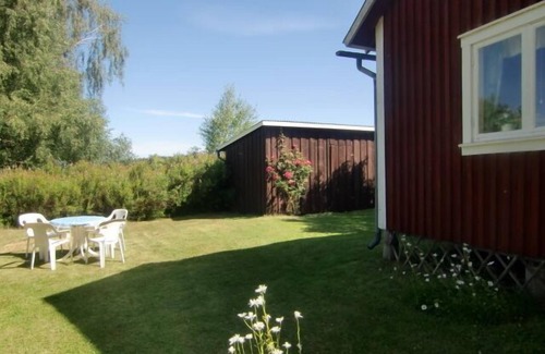 Saffle Cottage | COTTAGE WITH WONDERFUL LOCATION AT LAKE VÄNERN