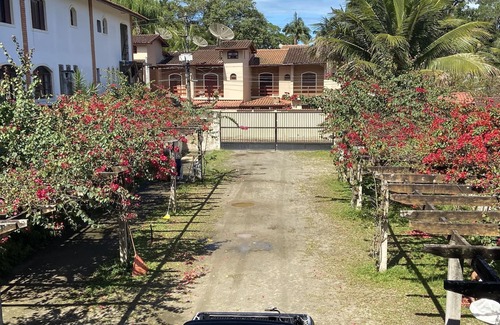 Lazaro Ski Chalet | Cottages 1 minute from the beach - Ubatuba - Flat 6