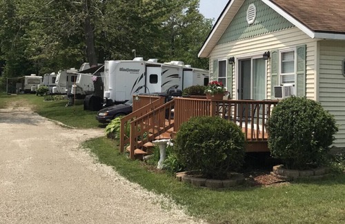Delton Cottage | Cottages available on Crooked Lake.