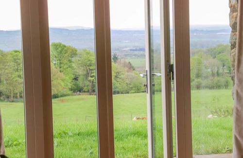 Higher Walton Cottage | COTTAM COTTAGE FARM, family friendly, with open fire in Ribchester