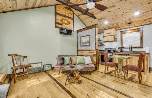 Starkville House | Cotton District | Spacious | Smart TVs