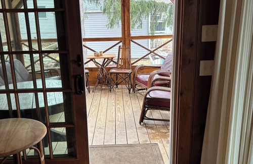 Hammondsport Cottage | Cotttage Core on Keuka
