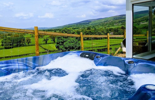 Llandrillo Cottage | Counrty Cottage with HOT TUB, FIBRE BROADBAND, NETFLIX