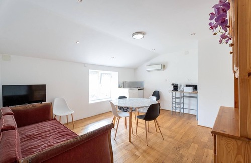 Saint-Genest-Lerpt Apartment | Country and city at the same time