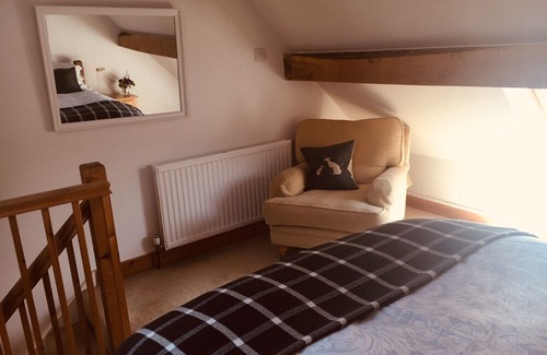 Henley-on-Thames House | Country Barn Studio in pretty setting.