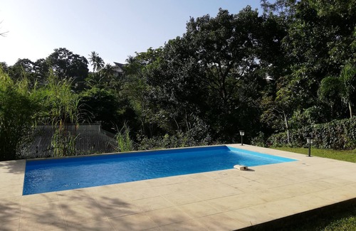 Petit-Bourg House | Country bungalow in a tropical garden with swimming pool