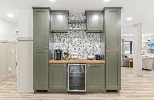 Red Wing House | Country Chic – Gourmet Kitchen, Fire Pit & Acreage