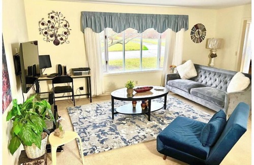 Oxford House | Country Club Home, 5 mins from Miami U