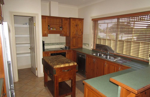 Melville House | Country Comfort - 5 bedroom Holiday Home with sea views!