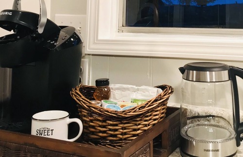 Glen Rose Cottage | Country cottage, 2 BR, 1/2 mi from Fossil Rim, 180° view of countryside