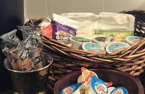 Glen Rose Cottage | Country cottage, 2 BR, 1/2 mi from Fossil Rim, 180° view of countryside