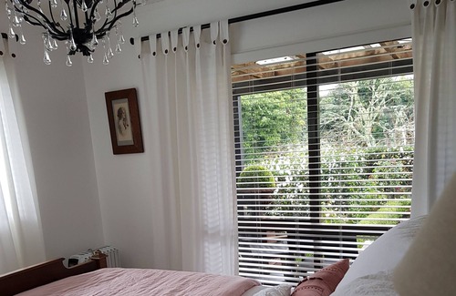 Tauranga House | Country cottage and small wedding venue set in divine garden setting.