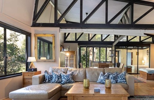 Cooroy House | Country Creek Retreat