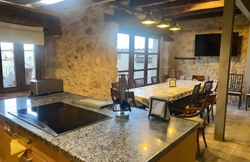 Mambrilla de Castrejon House | Country House 'La Mambla De La Ribera 1' with Mountain View, Shared Garden and Wi-Fi