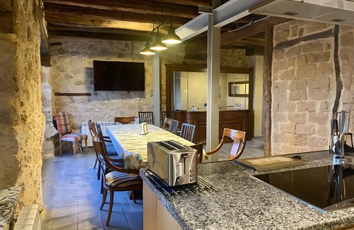 Mambrilla de Castrejon House | Country House 'La Mambla De La Ribera 1' with Mountain View, Shared Garden and Wi-Fi