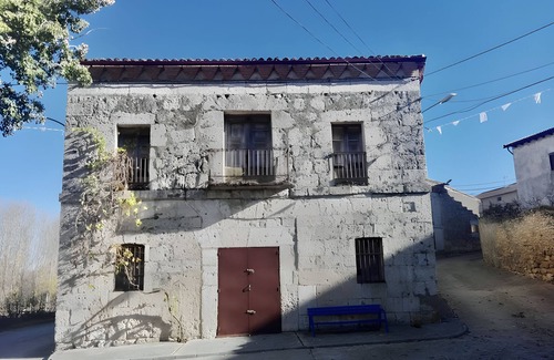 Mambrilla de Castrejon House | Country House 'Reoyo 2' with Shared Garden and Wi-Fi