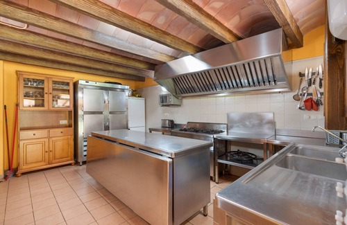 Sant Iscle de Vallalta House | Country House 'Rocosa' with Mountain View, Wi-Fi and Air Conditioning