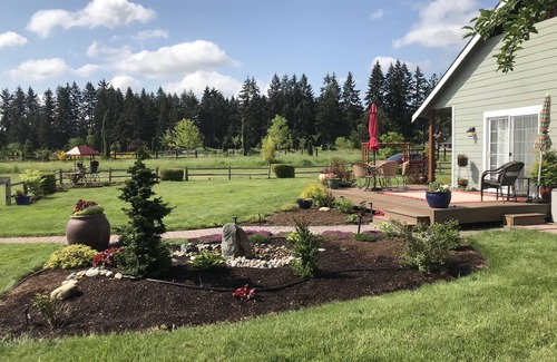 Yelm House | Country escape next to town for a quaint cottage getaway & majestic Rainer view