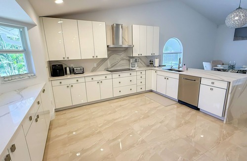 Lake Worth House | COUNTRY ESTATE IN QUIET UPSCALE COMMUNITY