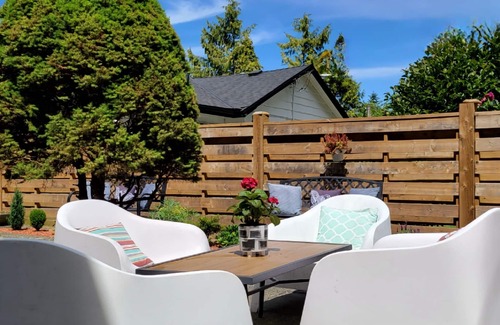 Langley Apartment | COUNTRY FOREST LOFT - Walk to Winery & Berry Farm in Langley Township