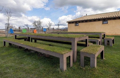 Santo Tome del Puerto Apartment | Country House 'Oveja' with Mountain View, Private Garden and Wi-Fi