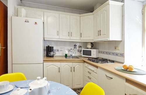 Albanchez de Magina House | Country House 'Casa Rural Lunares Y Salinera' with Private Terrace, Wi-Fi and Air Conditioning