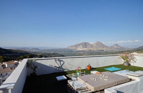 Albanchez de Magina House | Country House 'Casa Rural Lunares Y Salinera' with Private Terrace, Wi-Fi and Air Conditioning