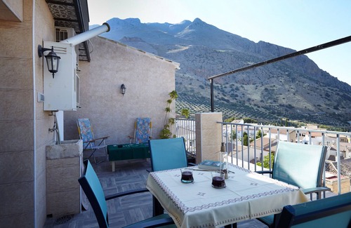 Albanchez de Magina House | Country House 'Casa Rural Lunares Y Salinera' with Private Terrace, Wi-Fi and Air Conditioning