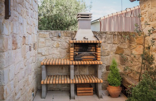 Hontoria del Pinar House | Country House 'Entrada Rio Lobos 2' with Mountain Views and Wi-Fi
