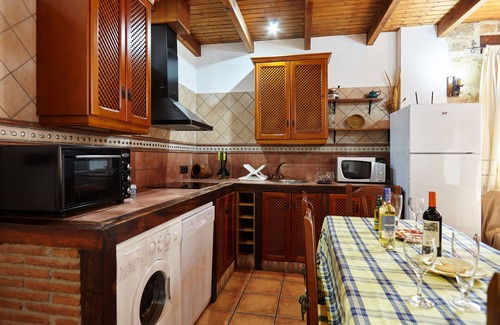 Arbuniel House | Country House 'Alojamiento Rural La Ventilla' with Mountain View, Private Pool and Wi-Fi