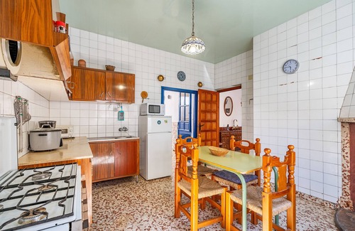 Padul House | Country House 'Casa Solariega Con Encanto' with Mountain View, Private Terrace and Wi-Fi