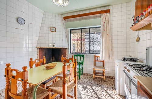 Padul House | Country House 'Casa Solariega Con Encanto' with Mountain View, Private Terrace and Wi-Fi