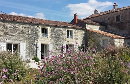 Anville House | COUNTRY HOUSE CHARENTE (F) holiday or weekend garden pool any comfort