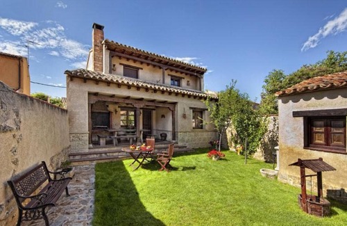 Uruena House | Country House 'De Urueña Casa De Ilustres' with Shared Terrace, Private Garden and Balcony