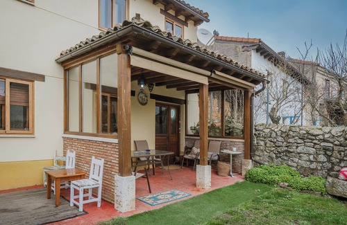 Amaya House | Country House 'El Hidalgo' with Mountain Views, Private Garden and Wi-Fi
