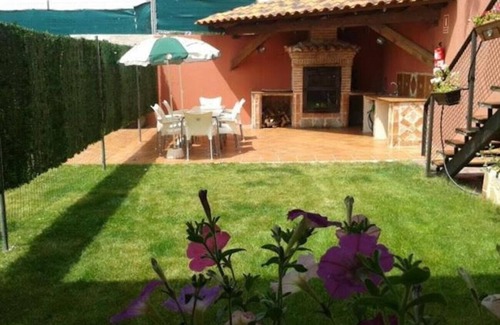 Vadillo House | Country House 'El Mirador De Campumedra' with Mountain View, Private Terrace and Wi-Fi
