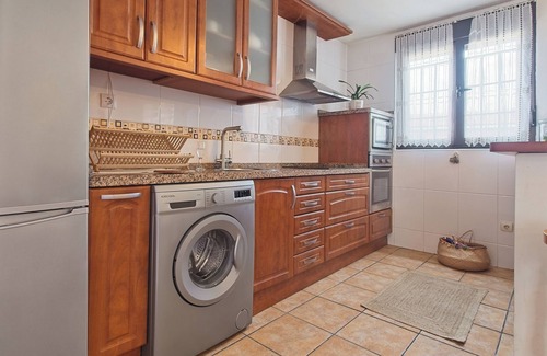 Onzonilla House | Country House 'Kely' with Private Terrace, Private Garden and Wi-Fi