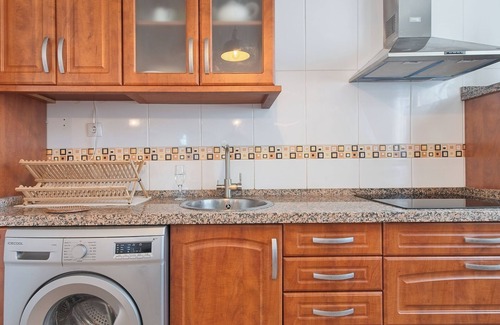 Onzonilla House | Country House 'Kely' with Private Terrace, Private Garden and Wi-Fi