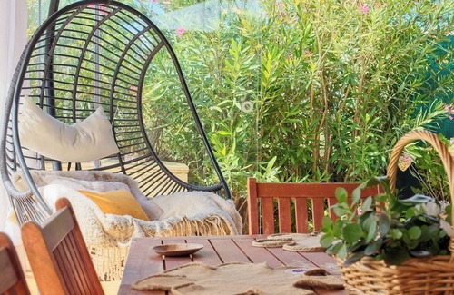 Onzonilla House | Country House 'Kely' with Private Terrace, Private Garden and Wi-Fi